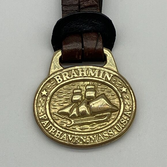 Vtg. BRAHMIN Heritage Medallion Logo Ship Bag Tag Keychain Purse Charm Brown - Picture 2 of 8